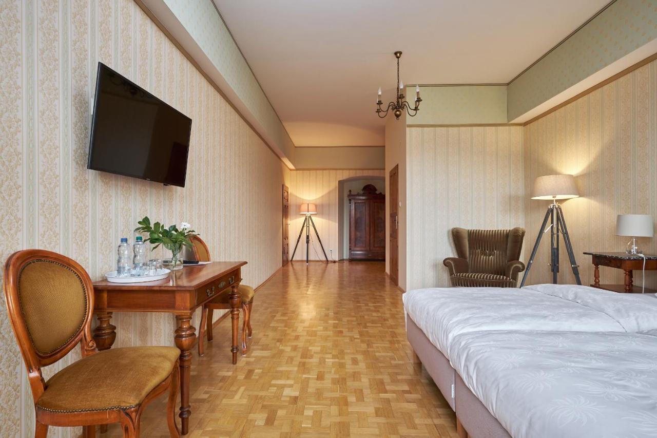 Boutique Palac Warmatowice Sienkiewiczowskie Λέγκνικα Εξωτερικό φωτογραφία